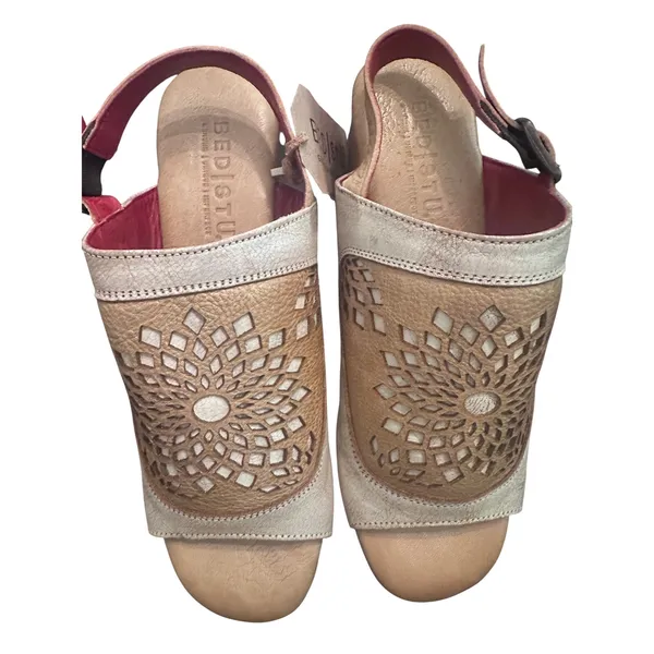 Bed Stu Women Metallic Leather Laser Cut Wood Block Heel Sandals Size‎ 8.0 NWT - Image 2