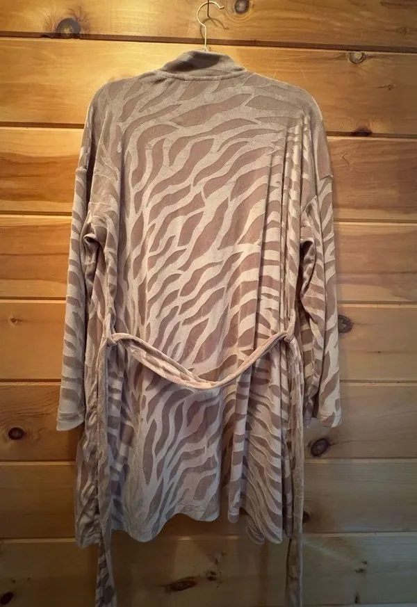 Steve Madden Women's Bathrobe Luxury Soft Velour Long Sleeve Robe with Pockets S - Image 11