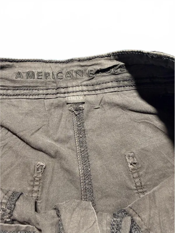American Eagle Gray Stretch Cargo Shorts Size 8 - Image 4