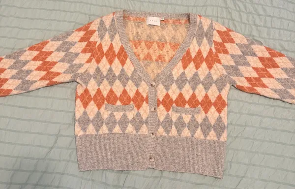Lush Preppy Argyle Knit Button Up Cardigan In Grey & Mauve - Size M - NWOT - Image 6
