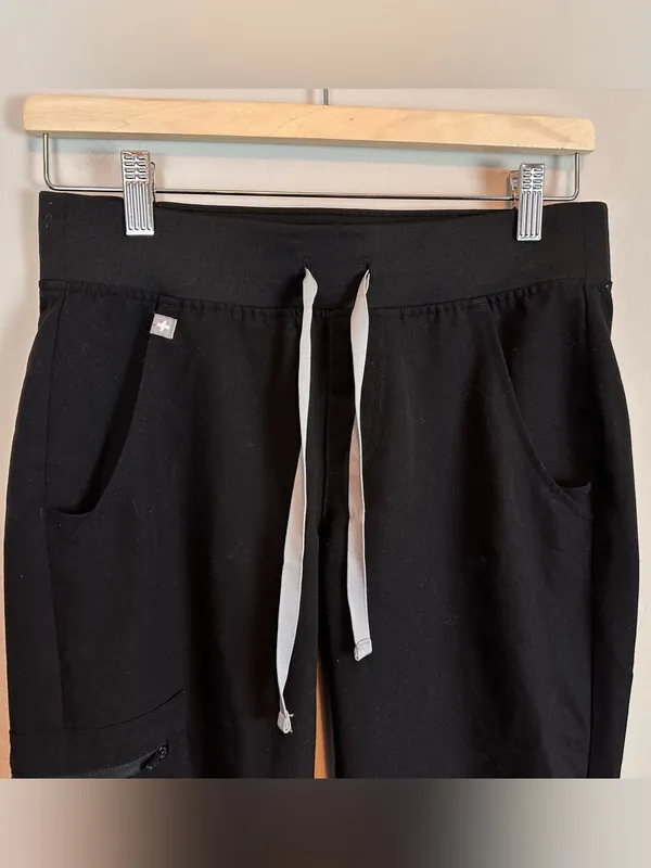 FIGS Technical Collection High Waisted Black Cargo Jogger Scrub Pants XS Petite - Image 4