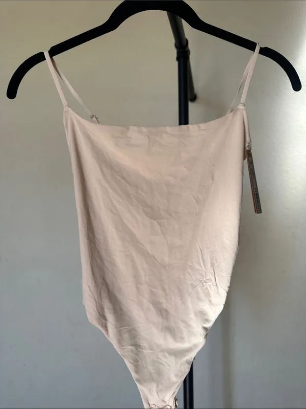 SKIMS fits everybody cami thong bodysuit color sand NWT size XS - Image 5