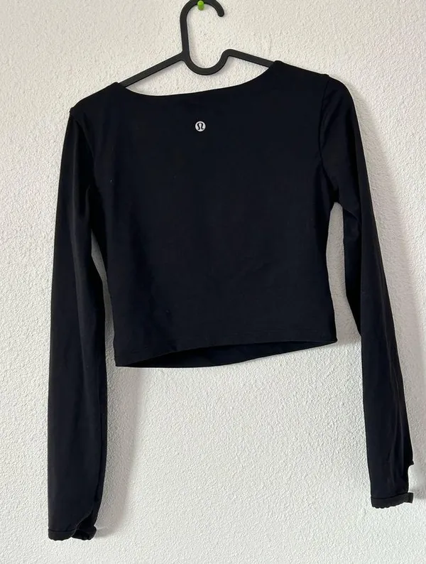 Lululemon crop top long sleeve cut out Sz 6 - Image 4