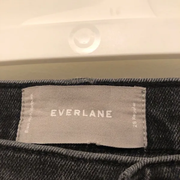 Everlane Women's High Rise Kick Crop Jeans Black Size 28 - Image 5