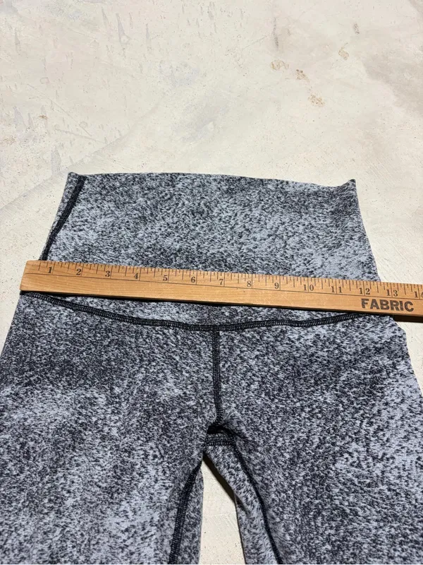 Lululemon gray comfy patterned leggings 6 - Image 5