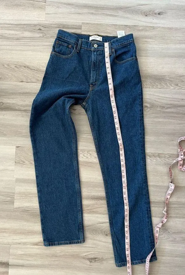 Abercrombie 27/4 The 90's Straight Ultra High Rise Jeans - Image 6