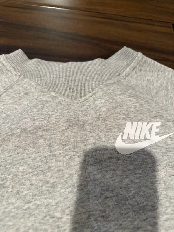 Light Grey Nike Sweatshirt - Image 2