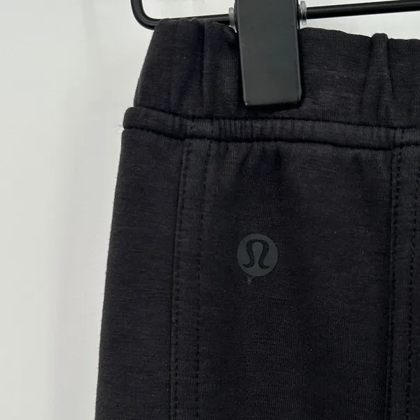 Lululemon Scuba Wide Leg Cargo Pant‎ Black Size 4 Athleisure Minimalist Travel - Image 5