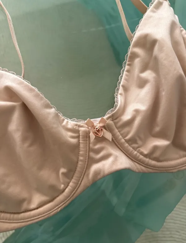 Victorias Secret Perfect Coverage Minimizer Bra 34C - Image 2