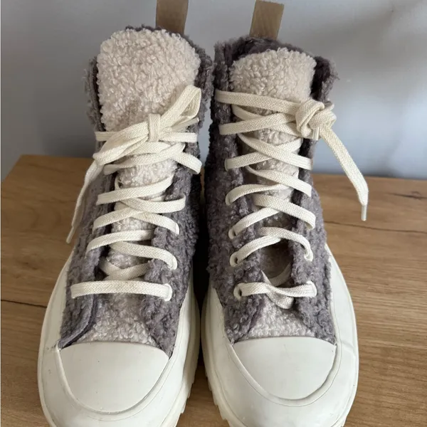 Converse Womens Lace Up Cap Toe Platform Faux Fur Sneakers Gray White Size 7 C‎ - Image 3