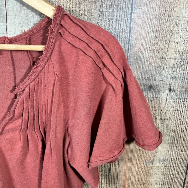 Bohme Flutter Sleeve Pintuck Blouse Rust Orange Raw Edge Split V-Neck Tee Medium - Image 3