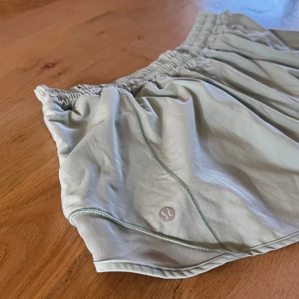 Lululemon Hotty Hot Short II *2.5" Breezy size 14 - Image 6
