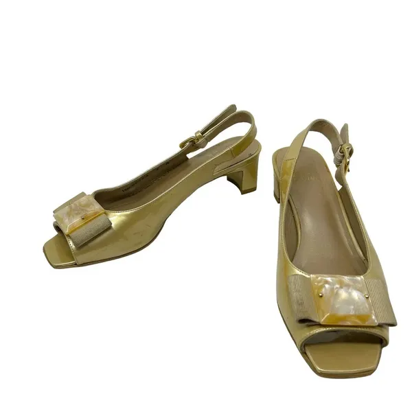 Stuart Weitzman Vintage Gold Tan Bow Kitten Open‎ Toe Heels Size 6 - Image 2