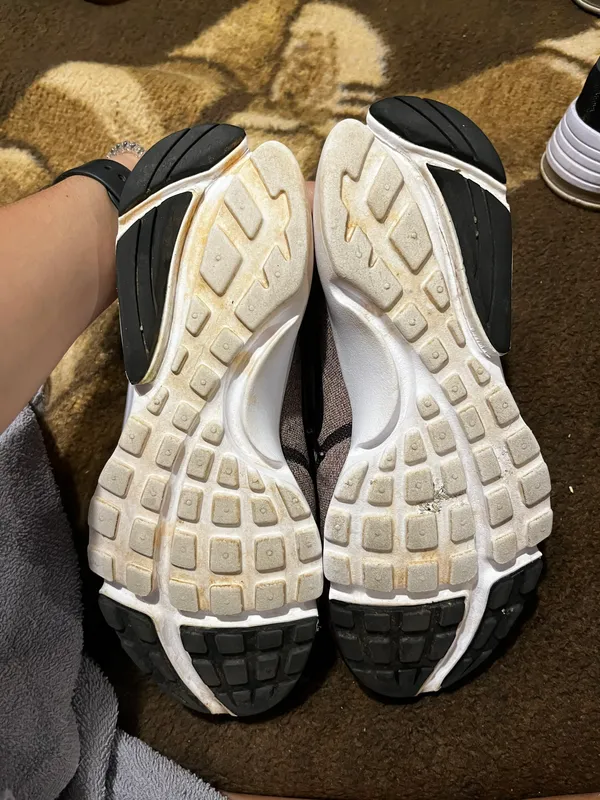 Nike Tennis Shoes - Image 6