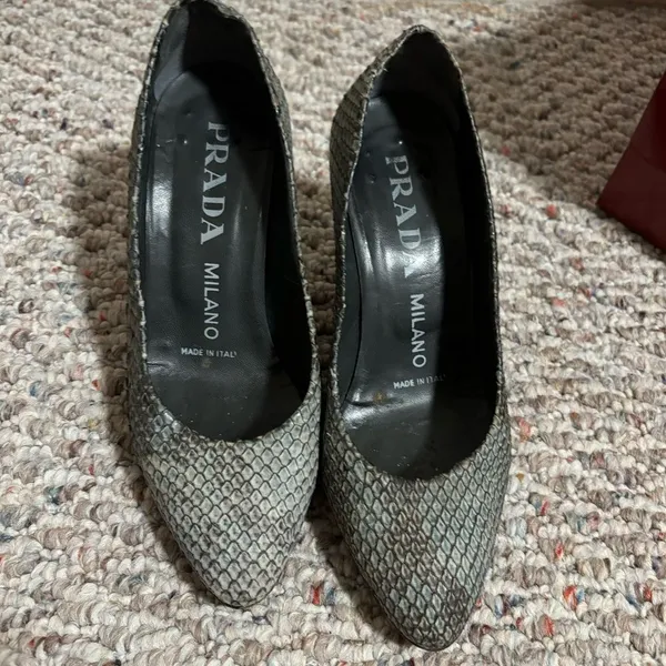 Prada Vintage Python Scales Skin Leather Pumps- Size 35 - Image 3