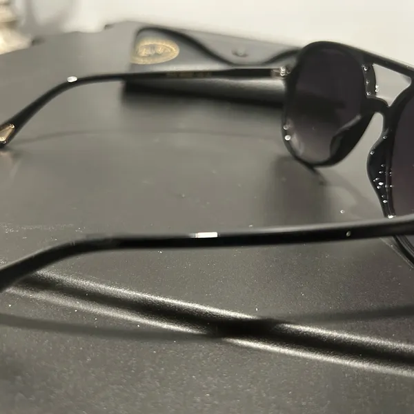 Stylish Black Aviator Sunglasses - Image 8