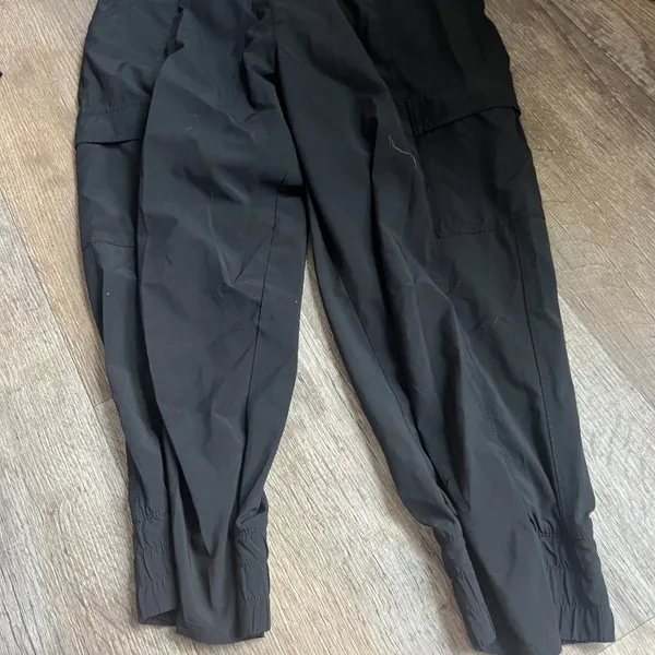 The North Face Cropped‎ black pants size 8 - Image 4