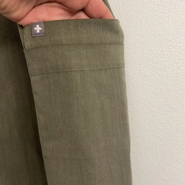 Figs woman olive green cargo scrubs size XS/T - Image 7