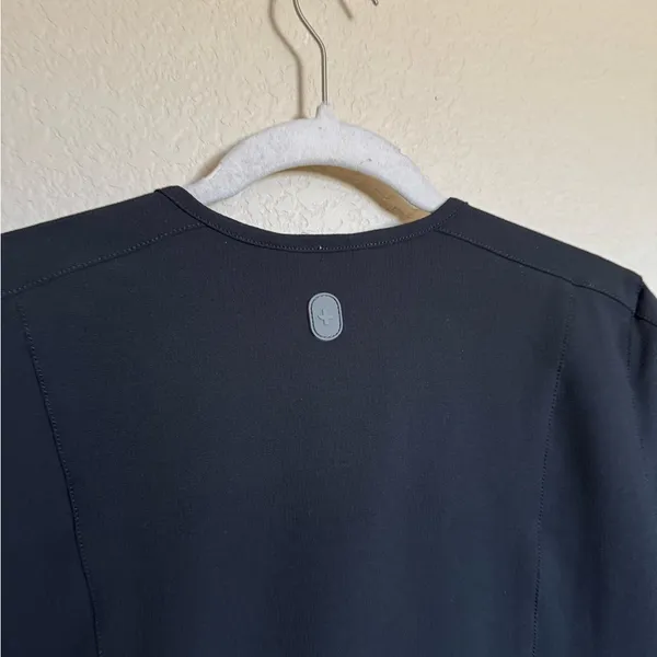 FIGS Indestructible Slim V Neck Scrub‎ Top Sz M 5 Pockets Nurse - Image 10