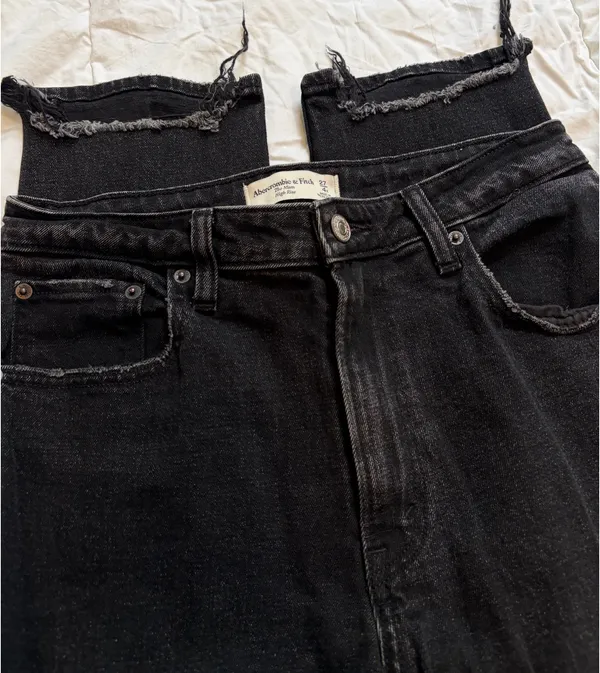 Abercrombie Mom High-Rise Black Jeans Curve Love - Image 4
