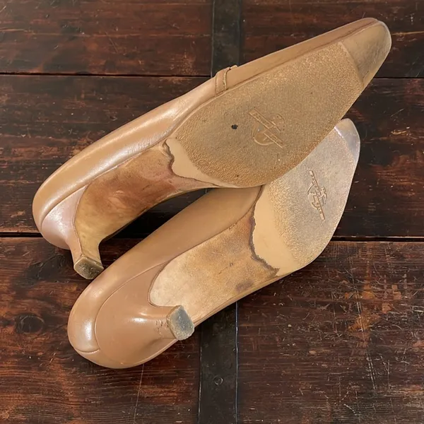 Salvatore Ferragamo Tan Mary Jane Kitten Heels Size 7.5 - Image 5