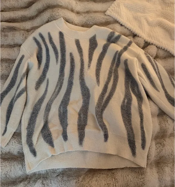 Boutique Zebra Sweater Tan Size M - Image 2