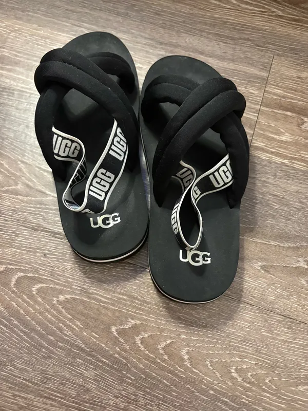 NWOT UGG logo Black Zuma Sling sandals. Size 8 - Image 3