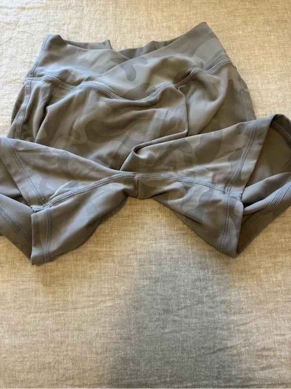 Yeoreo Gray Camo Spandex Cinched Shorts Size XS - Image 4