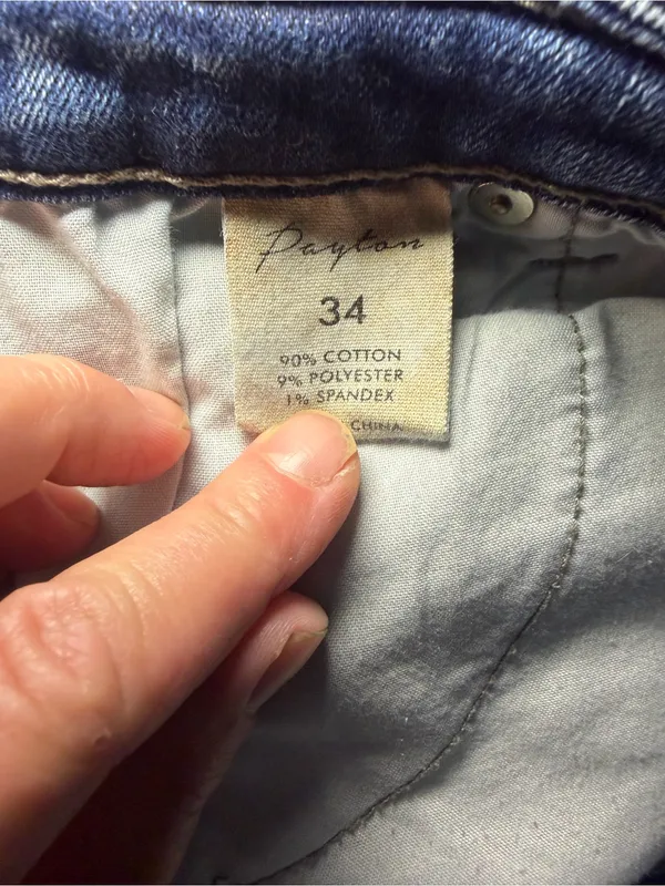 BKE Payton Distressed denim shorts 34. - Image 6