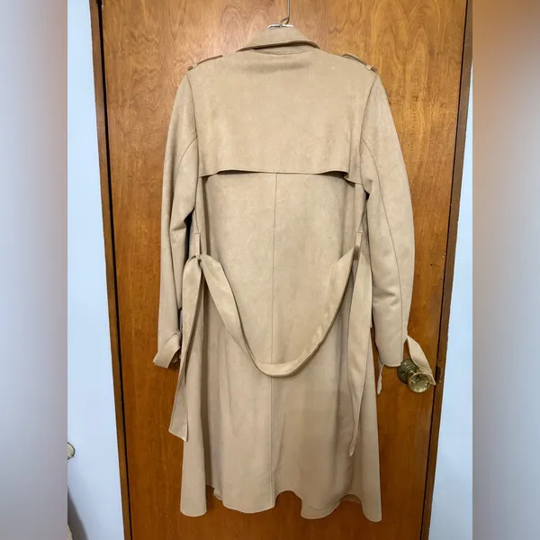 Forever 21 Women's Tan Trench Coat - Image 2