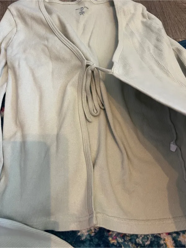 Brandy Melville Light Sage Tie-Front Long Sleeve Top - Women - Image 8