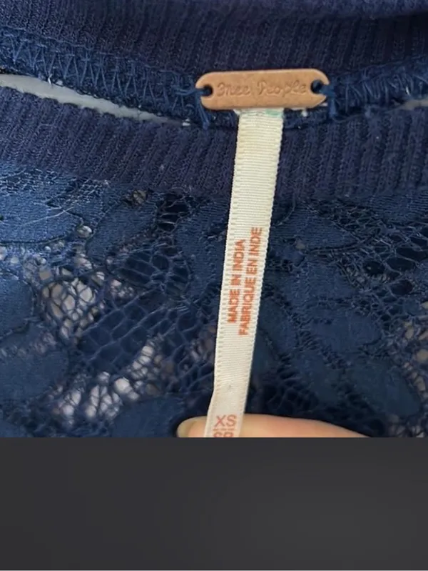 Free People Something Like Love Top size XS / SP. Navy blue. - Image 4