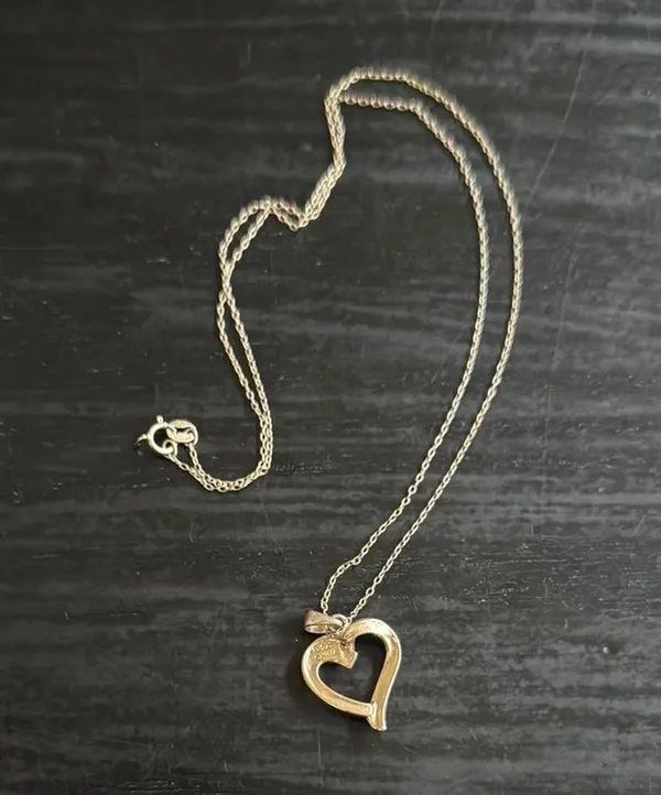 Elegant Heart Pendant Necklace - Image 3