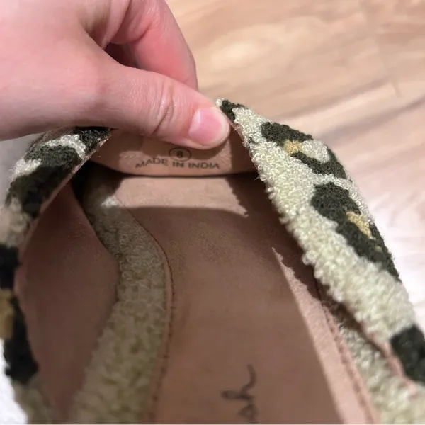 Printfresh leopard spot tufted slippers size 8 - Image 4