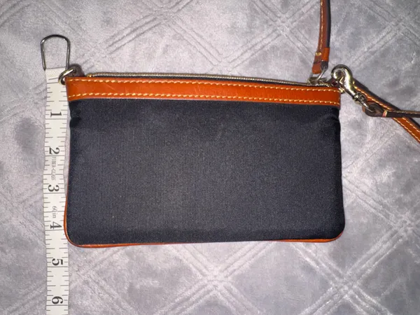 Dooney & Bourke nylon  large slim wristlet - Image 3