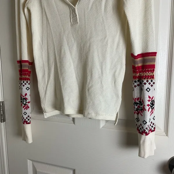 We The Free Cream Top with Red Patterned Sleeves Size XSMALL - Image 7