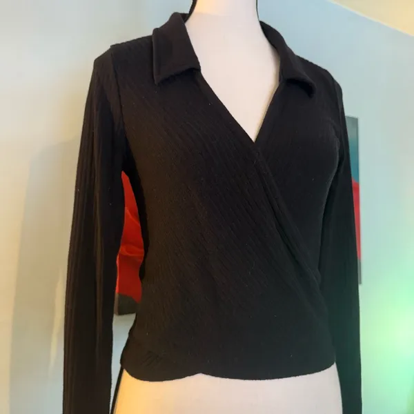 Abercrombie & Fitch Black Ribbed Knit Surplice Crossover Top M Wrap Look - Image 2