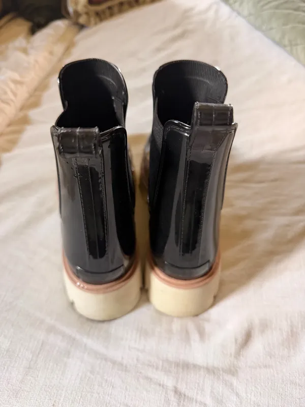DV by Dolce Vita Black Glossy Chelsea Rain Boots Chunky Lug Sole Waterproof Women’s 9 - Image 3