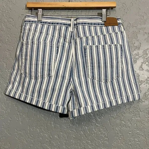 American Eagle Mom Shorts New - Image 3