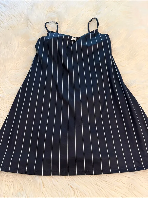 Gilly Hicks Navy Pinstripe Dress with White Stripes with shorts under it size L - Image 10