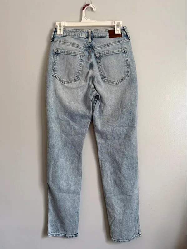 Hollister Ultra High Rise Mom Jeans 26R Light Wash Distressed - Image 3