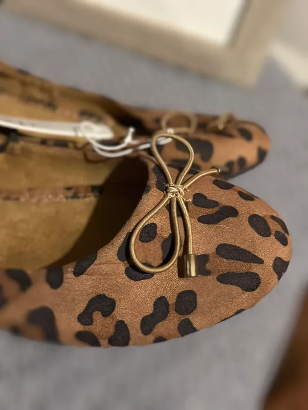 Size 8 NWT Cheetah Leopard Animal Print Ballet Flat Shoes - Image 2