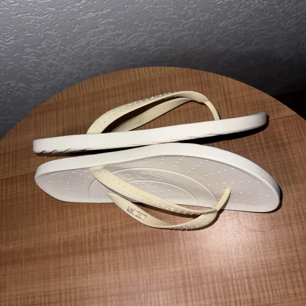 Crocs Basic Beach Sandals White Thong Comfort Iconic Summer Flip-Flop Size M7 W9 - Image 6