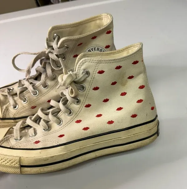 Converse Valentines Day Embroid Lips Limited Edition High Top Sneakers - Image 3