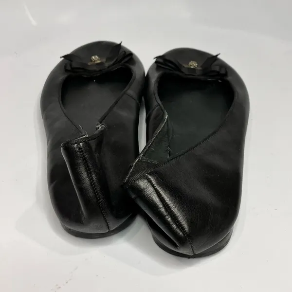 Fossil black leather ballet flats with bee charm pendant‎ size 10 - Image 4