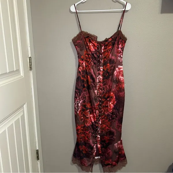 NEW Meshki Floral Lace Up Satin Midi Dress Women’s Size Large - Image 5