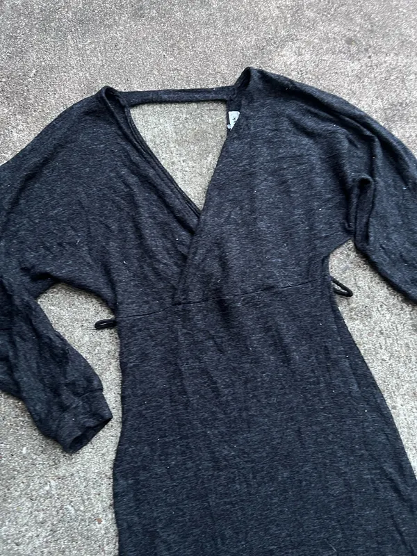 E: Charcoal Gray Long Sleeve V Neck Backless Knit Midi Dress Size L Made in USA - Image 3