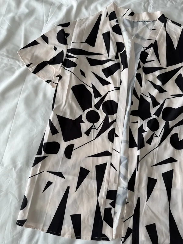Black And White Two-Piece Geometric Print Lounge Set - Image 4