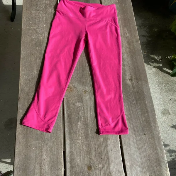 Fabletics Womens Leggings Size XS Lima Capri Workout Hot Pink Raspberry‎ Active - Image 2