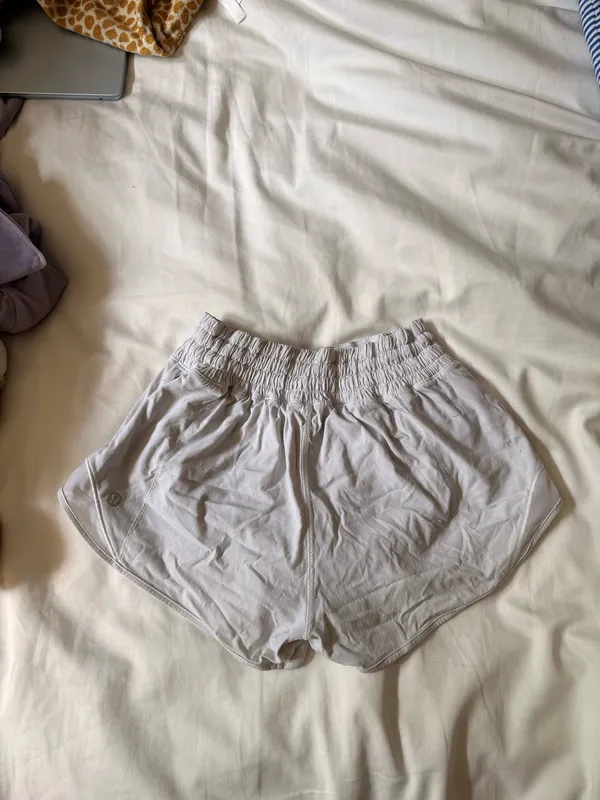 White Lululemon Hotty Hot 2.5" Shorts High-Rise - Image 2